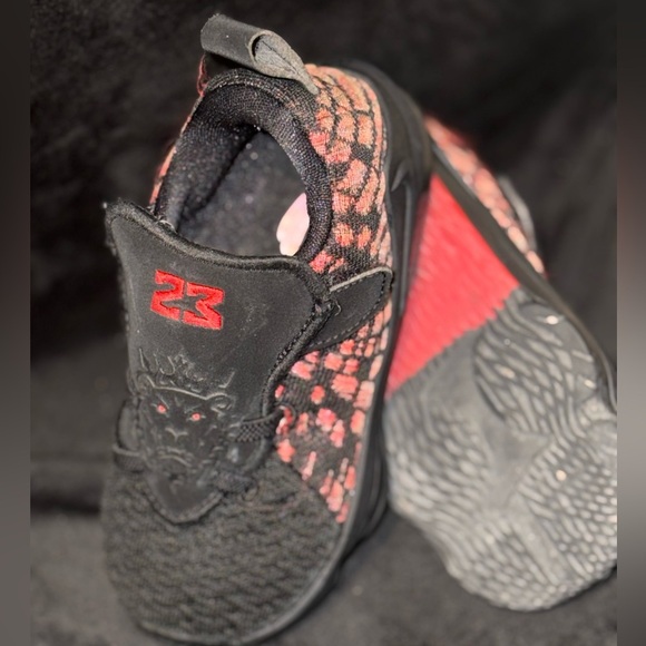 Nike LeBron 17 Black Red Toddler Size 9C 23 Lion - Picture 10 of 13